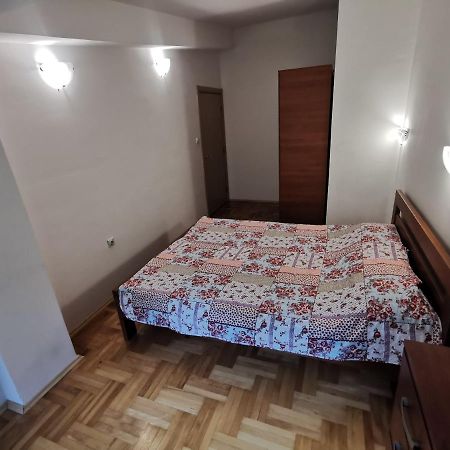 Appartamento Zagrebska Flat Skopje Esterno foto