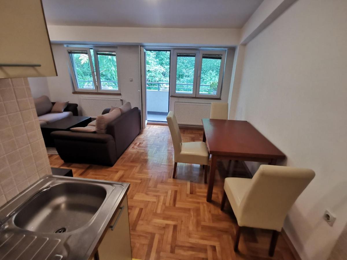 Appartamento Zagrebska Flat Skopje Esterno foto