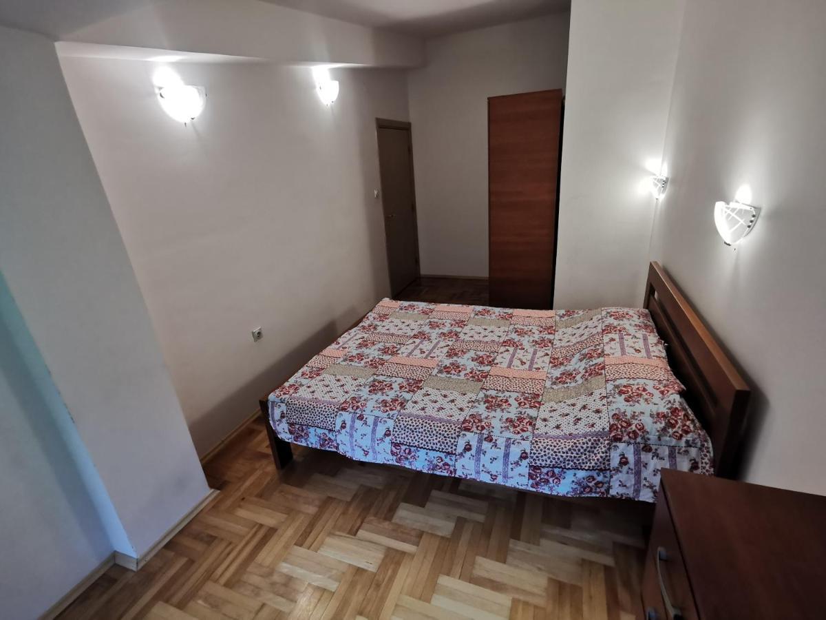 Appartamento Zagrebska Flat Skopje Esterno foto