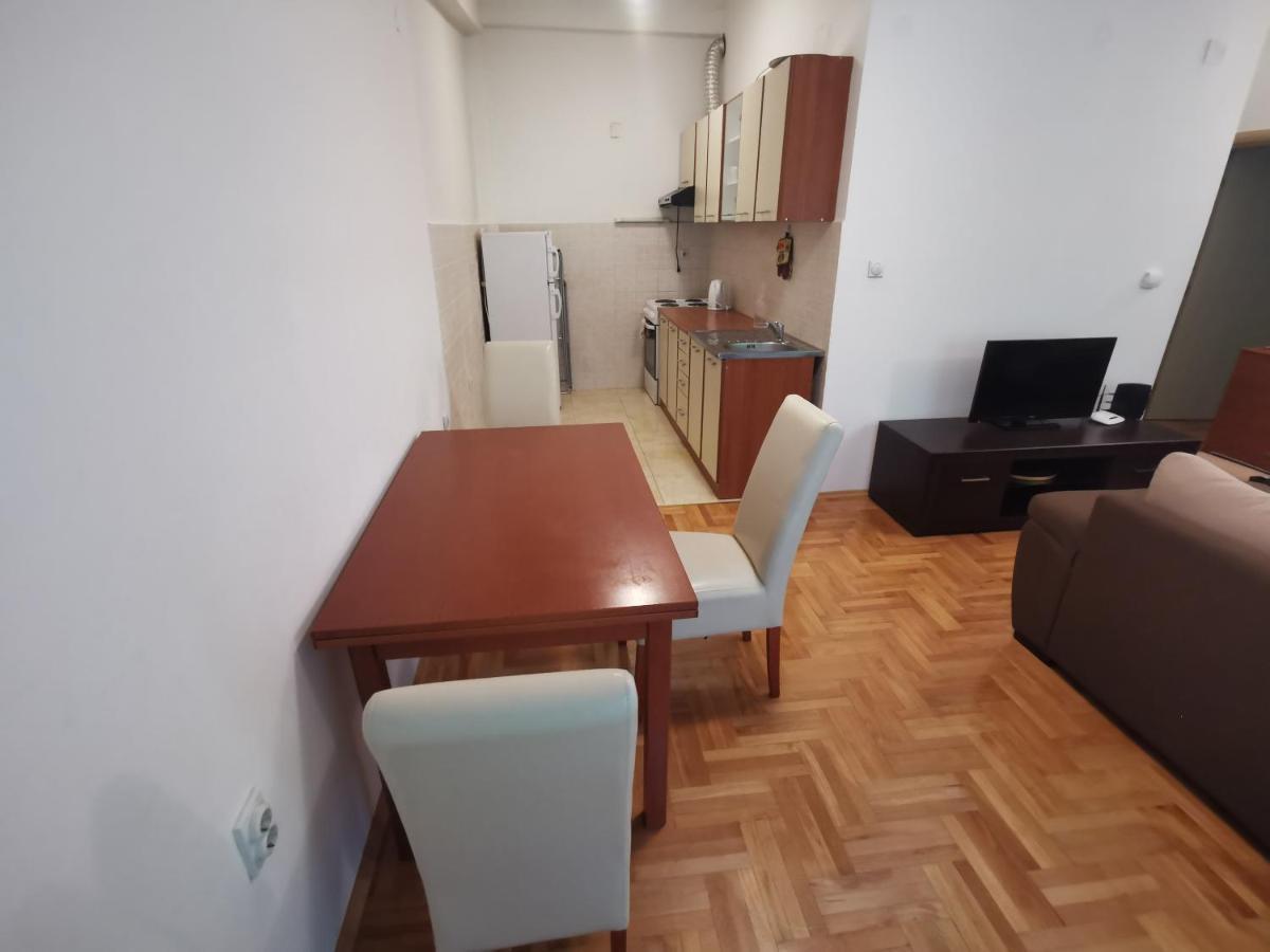 Appartamento Zagrebska Flat Skopje Esterno foto