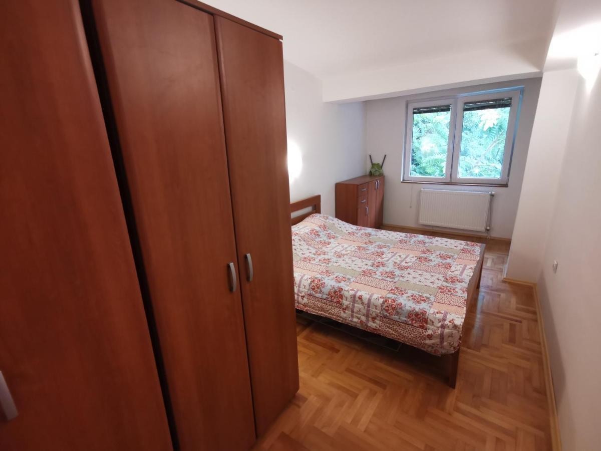Appartamento Zagrebska Flat Skopje Esterno foto