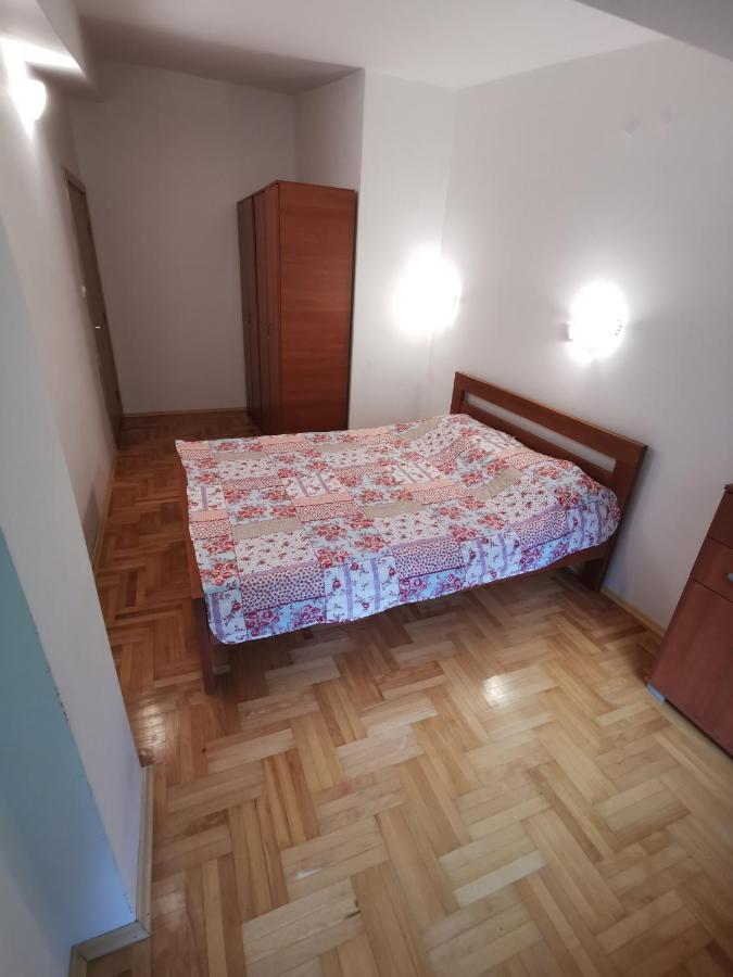 Appartamento Zagrebska Flat Skopje Esterno foto