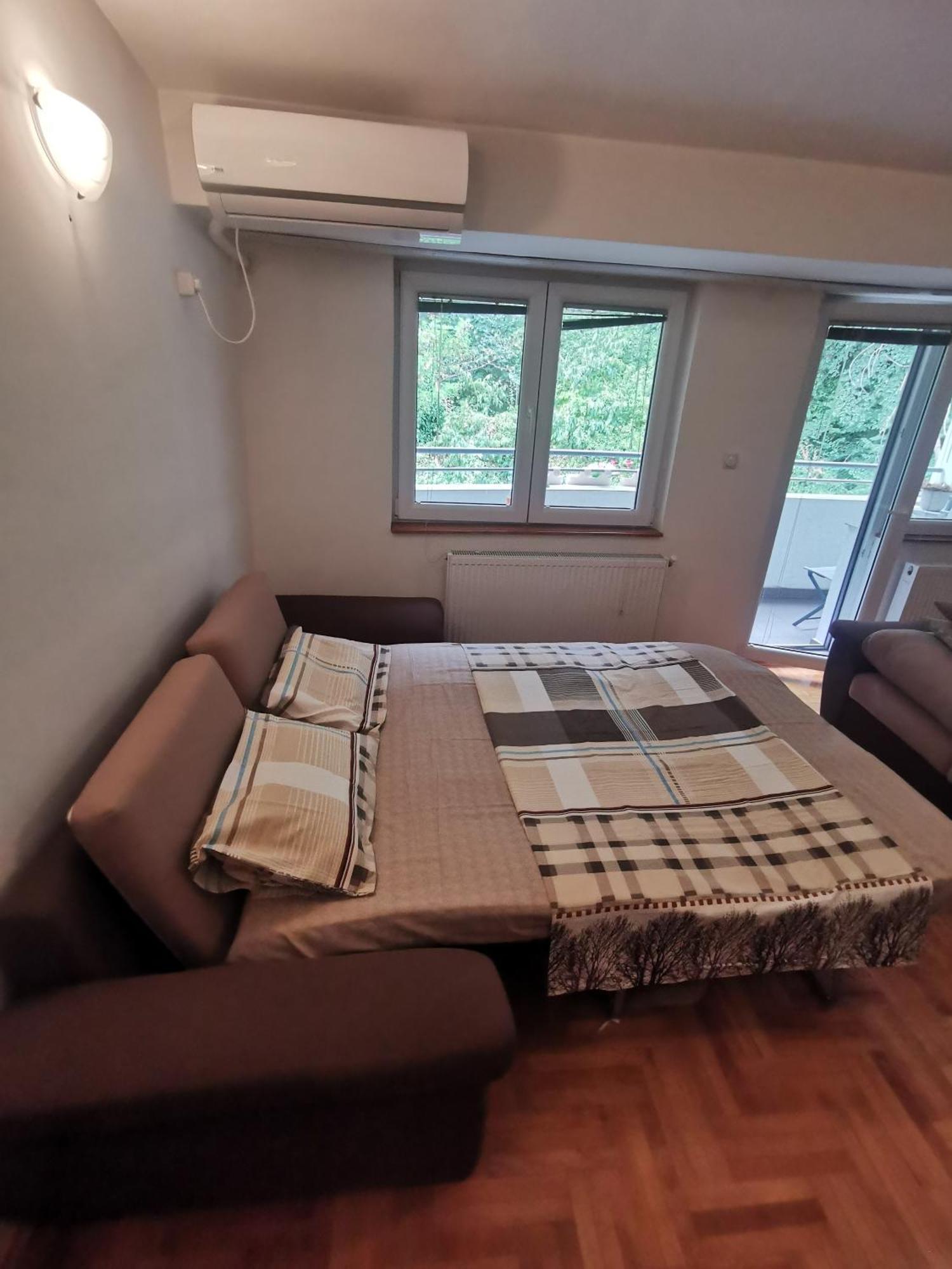 Appartamento Zagrebska Flat Skopje Esterno foto